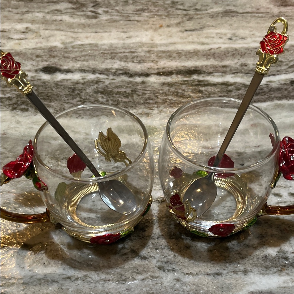 Source Unknown Glass Mugs with Red Rose Accents